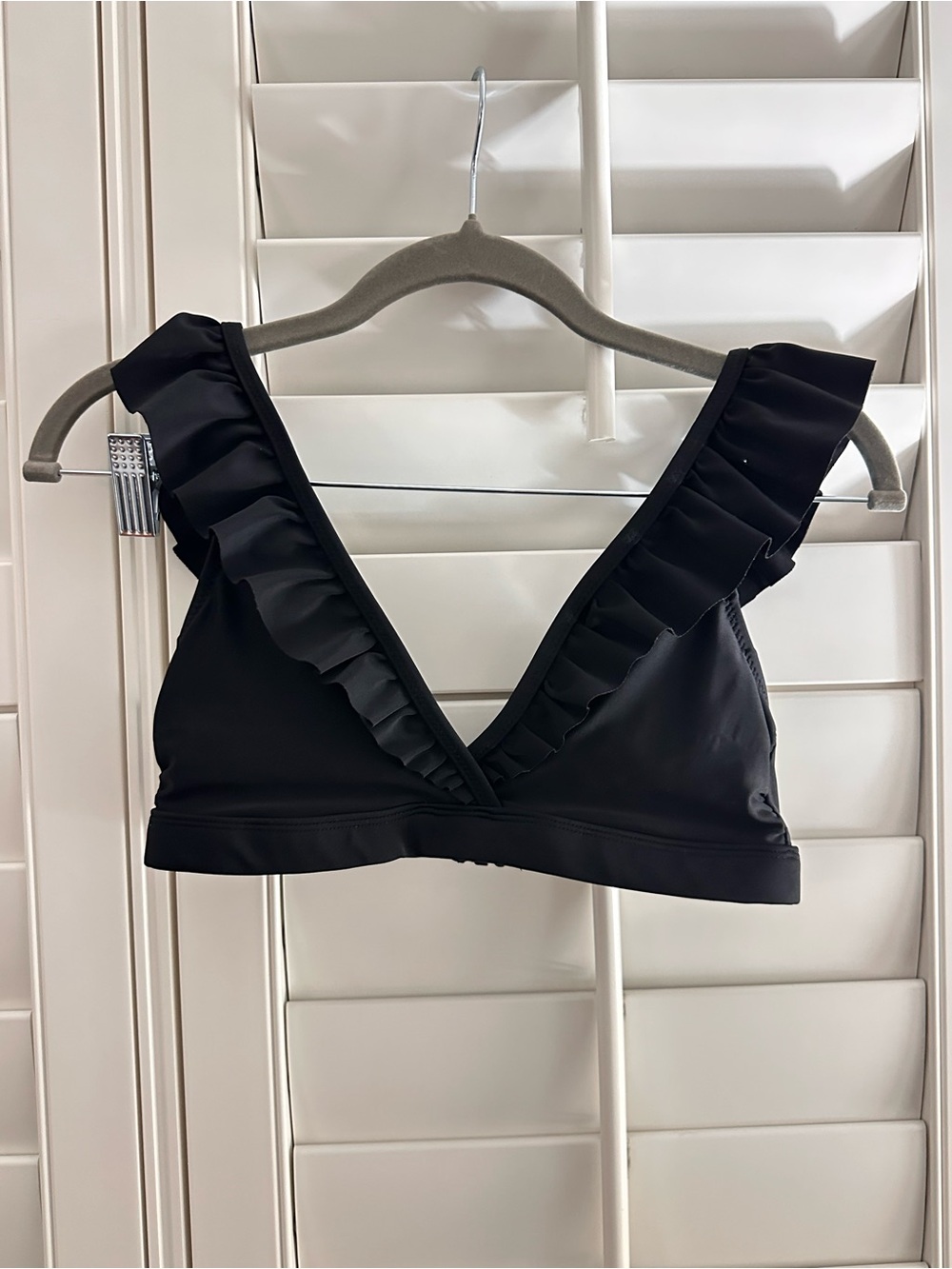 Ruffled V-Neck Bralette SWIM TOP - Black SIZE xs
